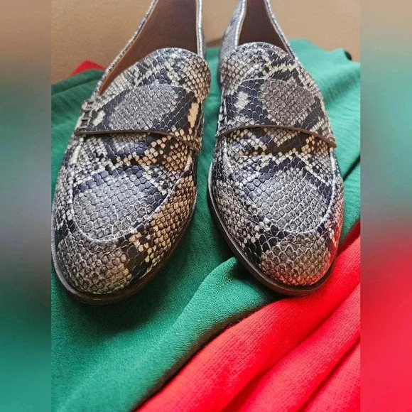 Madewell The Alex Loafer in Snake Embossed Leather in Dark Navy/Black, Size 6 - Picture 6 of 8